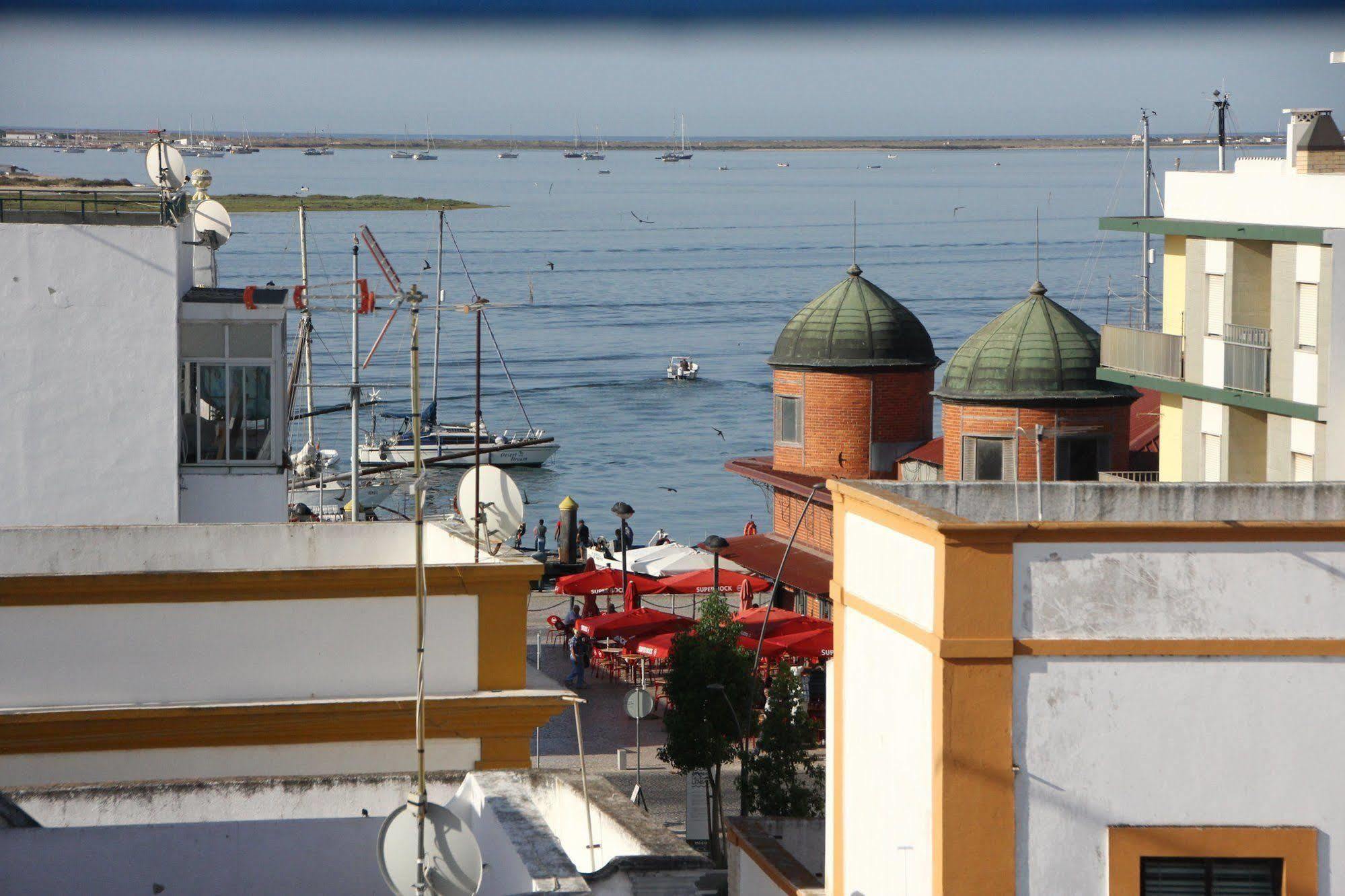 Al - Alojamento Local Pension Bicuar Hotel Olhao Bagian luar foto